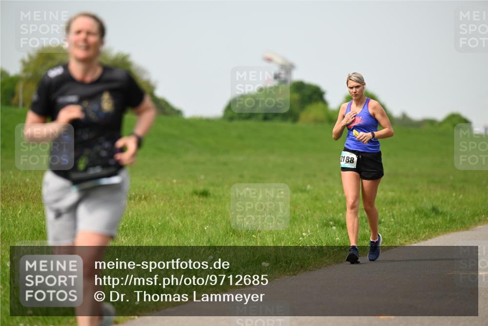 10.05.2026 - 8. Wedeler Halbmarathon Dr. Thomas Lammeyer http://msf.ph/oto/9712685 10.05.2026 12:09:25 Laufen 2188 meine-sportfotos.de