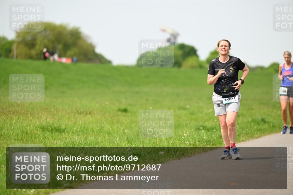 10.05.2026 - 8. Wedeler Halbmarathon Dr. Thomas Lammeyer http://msf.ph/oto/9712687 10.05.2026 12:09:21 Laufen 1057 meine-sportfotos.de