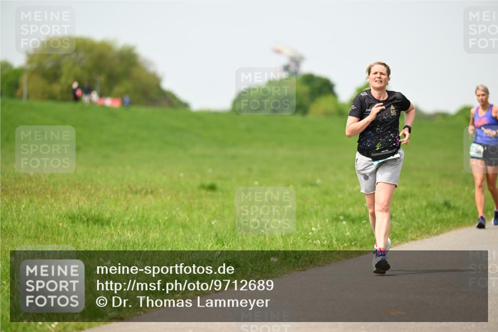 10.05.2026 - 8. Wedeler Halbmarathon Dr. Thomas Lammeyer http://msf.ph/oto/9712689 10.05.2026 12:09:21 Laufen  meine-sportfotos.de