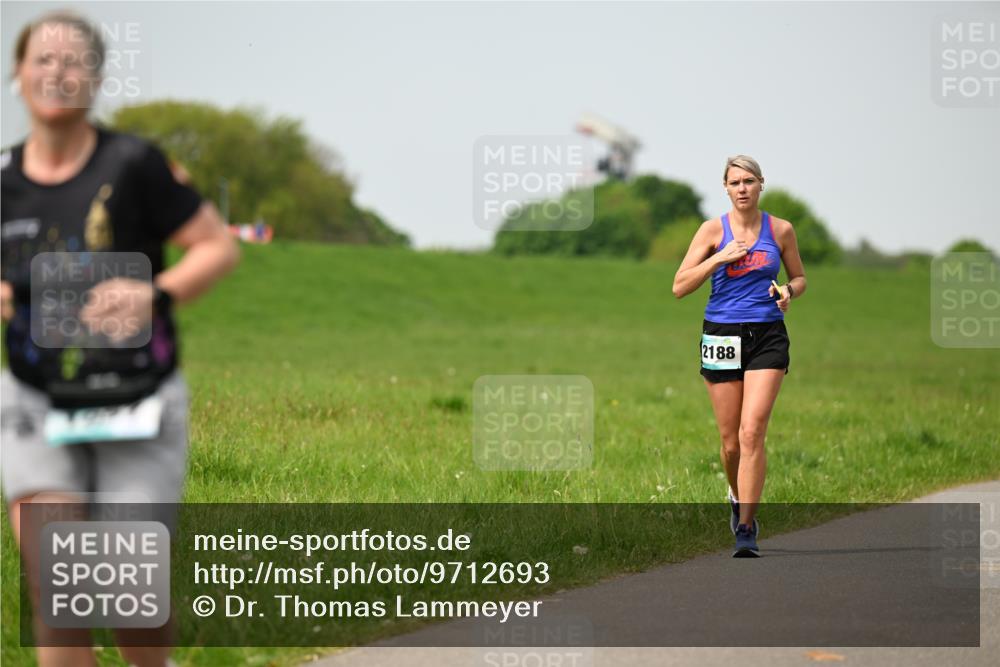 10.05.2026 - 8. Wedeler Halbmarathon Dr. Thomas Lammeyer http://msf.ph/oto/9712693 10.05.2026 12:09:25 Laufen 2188 meine-sportfotos.de