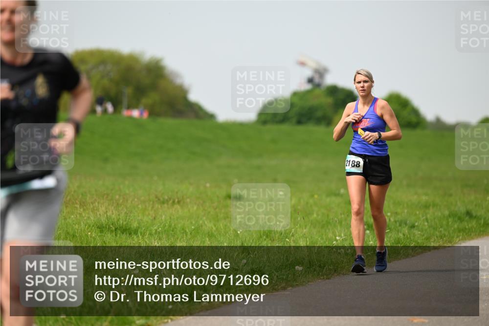 10.05.2026 - 8. Wedeler Halbmarathon Dr. Thomas Lammeyer http://msf.ph/oto/9712696 10.05.2026 12:09:25 Laufen 2188 meine-sportfotos.de