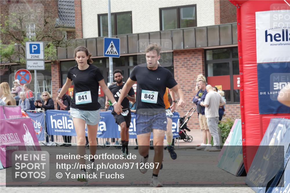 10.05.2026 - 8. Wedeler Halbmarathon Yannick Fuchs http://msf.ph/oto/9712697 10.05.2026 11:26:27 Ziel 572, 699, 841, 842, 2046, 2157 meine-sportfotos.de