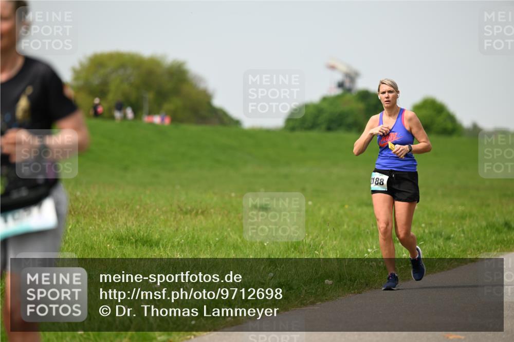 10.05.2026 - 8. Wedeler Halbmarathon Dr. Thomas Lammeyer http://msf.ph/oto/9712698 10.05.2026 12:09:25 Laufen 107, 2188 meine-sportfotos.de