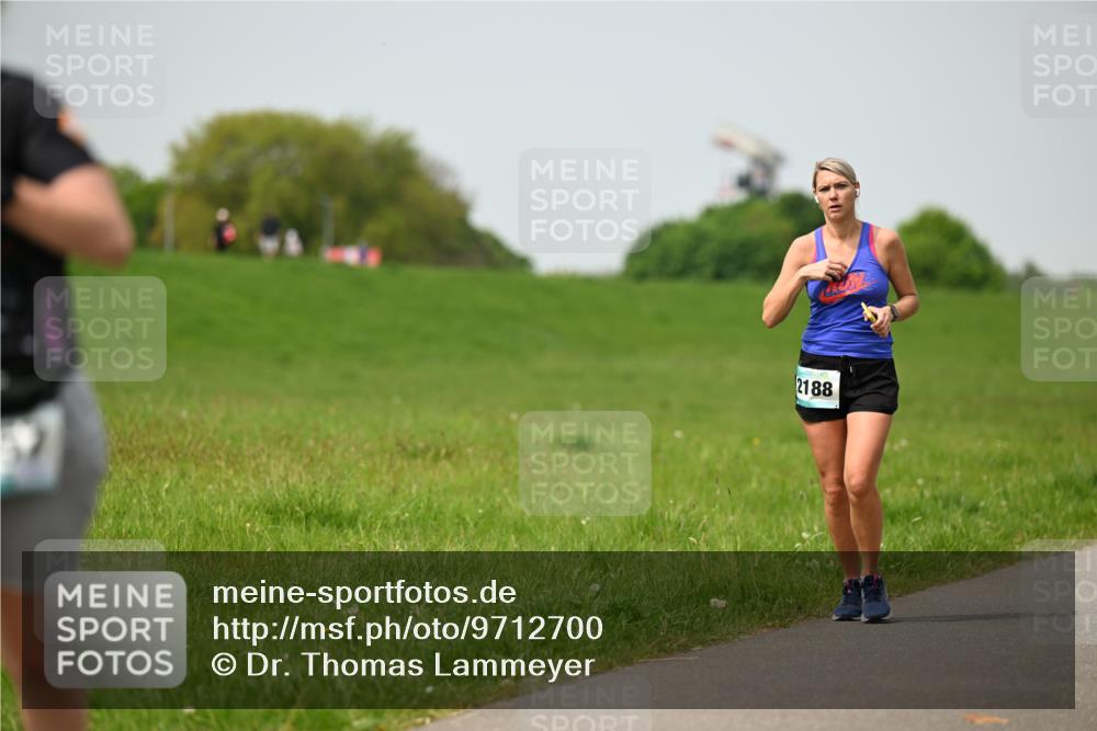 10.05.2026 - 8. Wedeler Halbmarathon Dr. Thomas Lammeyer http://msf.ph/oto/9712700 10.05.2026 12:09:25 Laufen 2188 meine-sportfotos.de