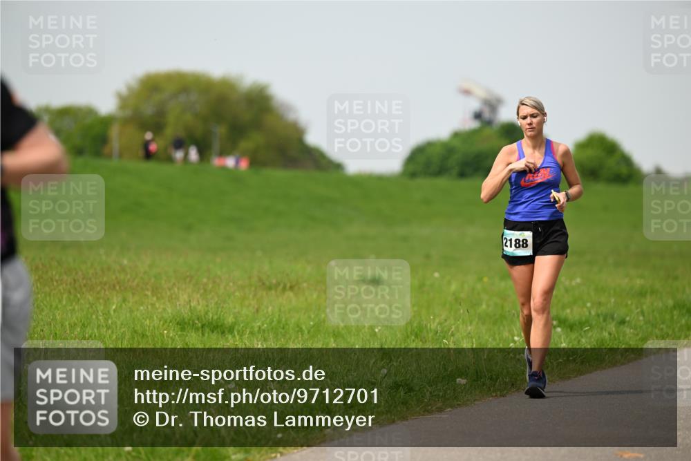 10.05.2026 - 8. Wedeler Halbmarathon Dr. Thomas Lammeyer http://msf.ph/oto/9712701 10.05.2026 12:09:26 Laufen 2188 meine-sportfotos.de