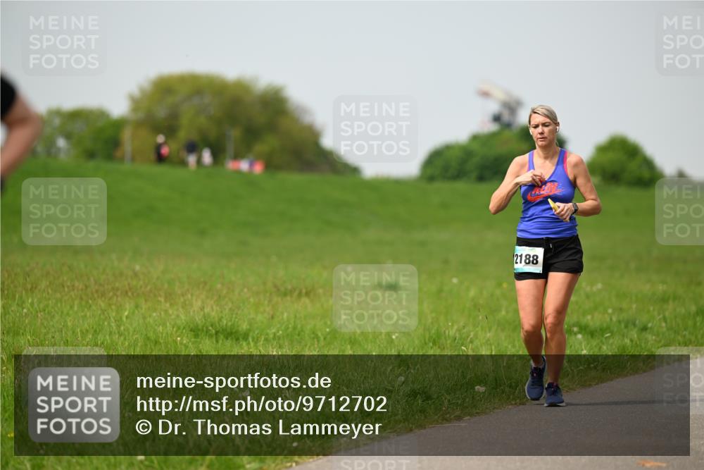 10.05.2026 - 8. Wedeler Halbmarathon Dr. Thomas Lammeyer http://msf.ph/oto/9712702 10.05.2026 12:09:26 Laufen 2188 meine-sportfotos.de