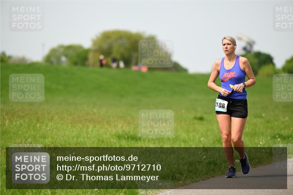 10.05.2026 - 8. Wedeler Halbmarathon Dr. Thomas Lammeyer http://msf.ph/oto/9712710 10.05.2026 12:09:27 Laufen 2188 meine-sportfotos.de