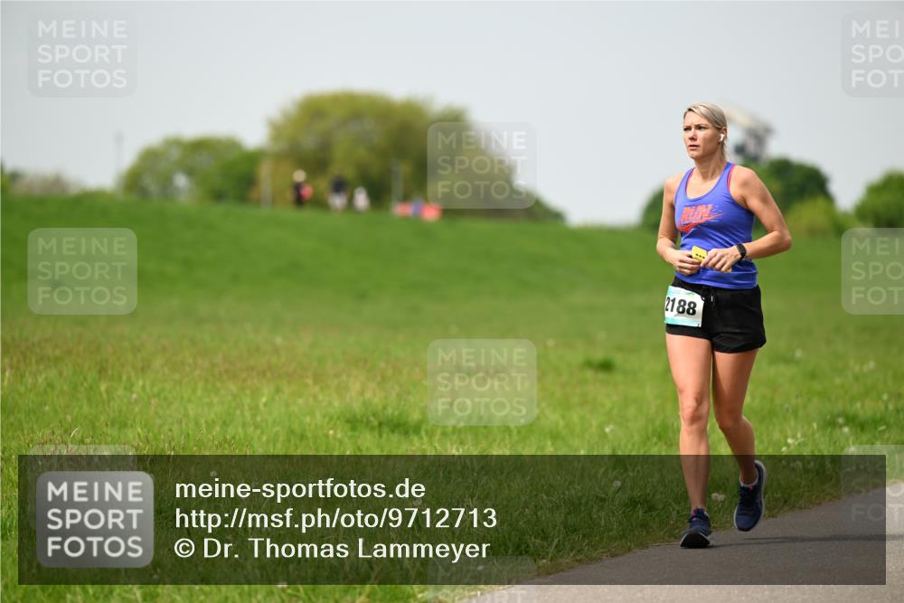 10.05.2026 - 8. Wedeler Halbmarathon Dr. Thomas Lammeyer http://msf.ph/oto/9712713 10.05.2026 12:09:27 Laufen 2188 meine-sportfotos.de