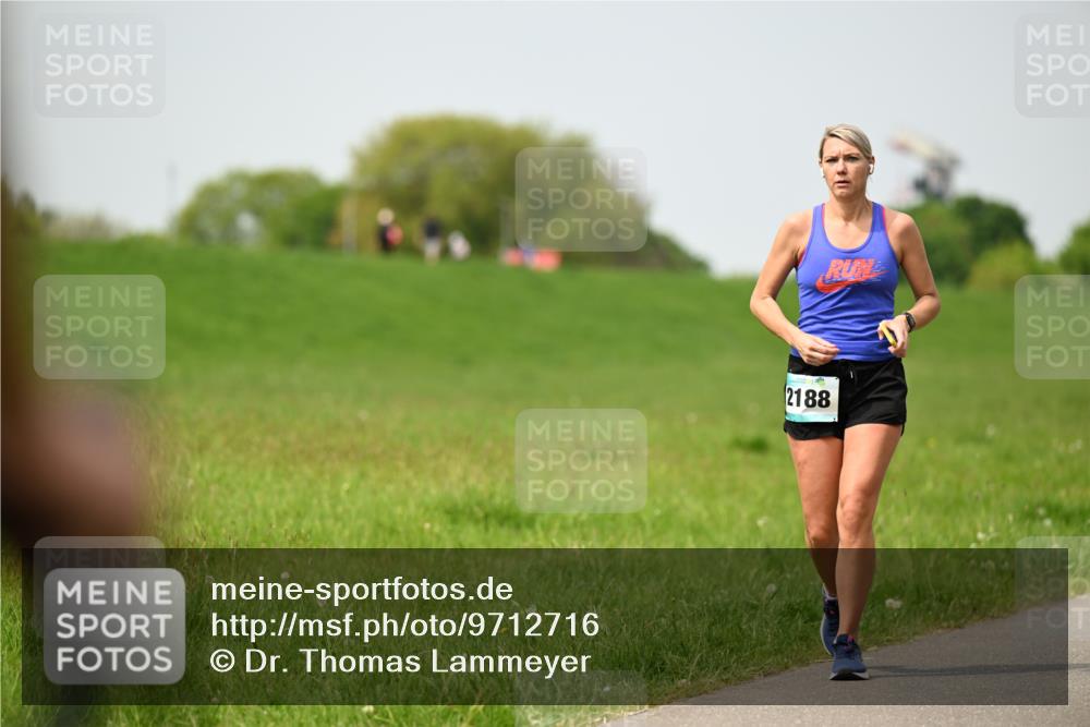 10.05.2026 - 8. Wedeler Halbmarathon Dr. Thomas Lammeyer http://msf.ph/oto/9712716 10.05.2026 12:09:27 Laufen 2188 meine-sportfotos.de