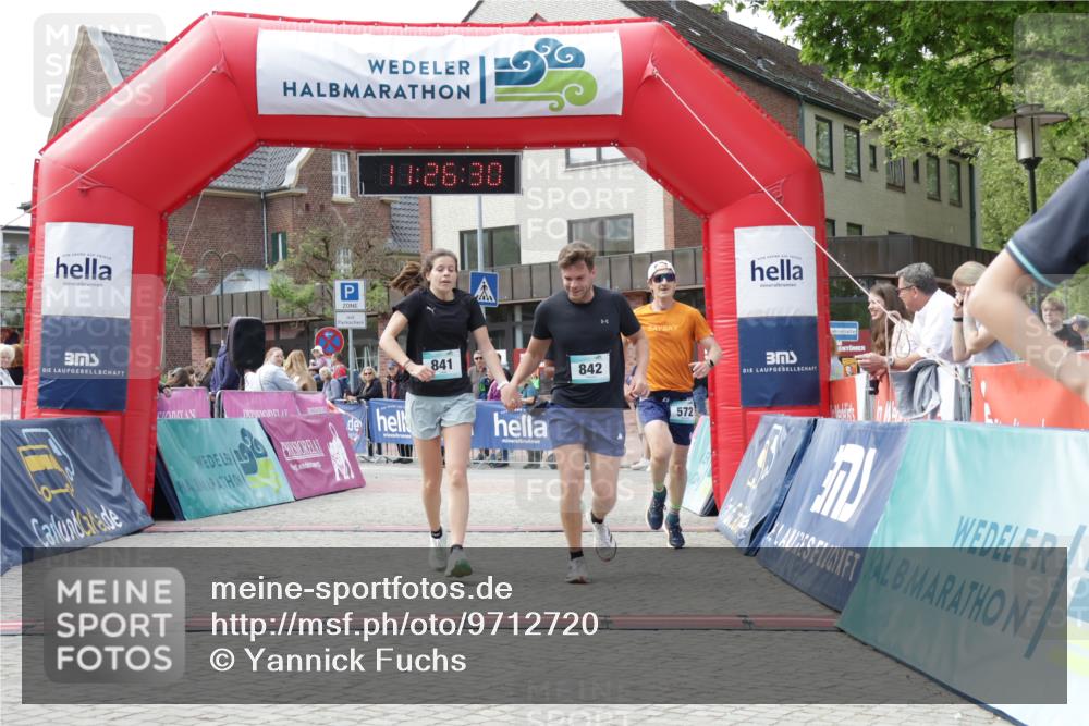 10.05.2026 - 8. Wedeler Halbmarathon Yannick Fuchs http://msf.ph/oto/9712720 10.05.2026 11:26:28 Ziel 572, 699, 841, 842, 2046, 2157 meine-sportfotos.de
