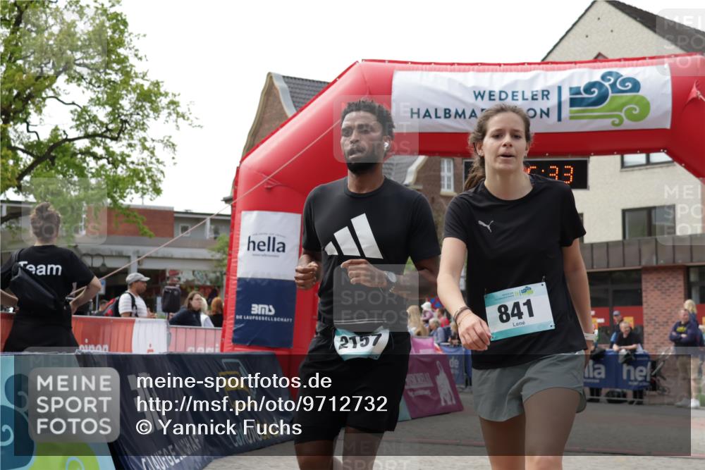 10.05.2026 - 8. Wedeler Halbmarathon Yannick Fuchs http://msf.ph/oto/9712732 10.05.2026 11:26:31 Ziel 572, 699, 841, 842, 2157 meine-sportfotos.de