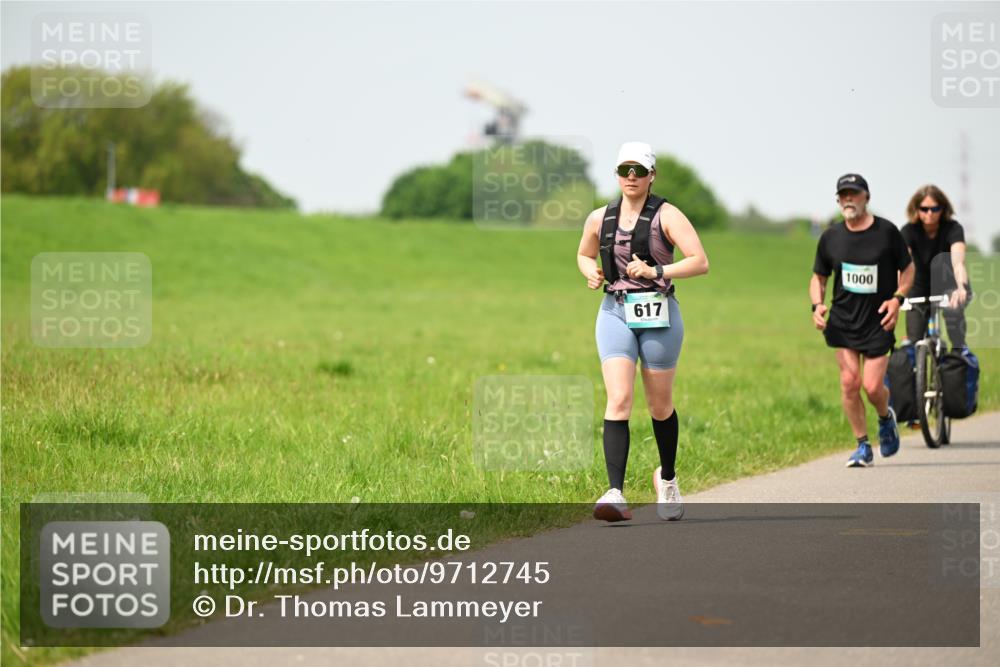 10.05.2026 - 8. Wedeler Halbmarathon Dr. Thomas Lammeyer http://msf.ph/oto/9712745 10.05.2026 12:10:01 Laufen 617, 1000 meine-sportfotos.de