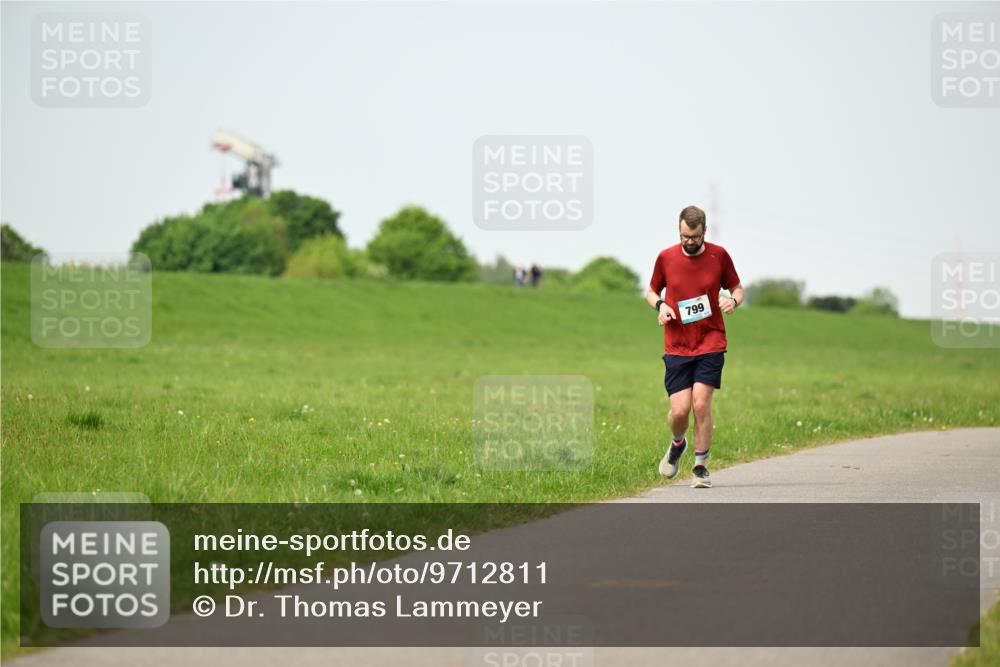 10.05.2026 - 8. Wedeler Halbmarathon Dr. Thomas Lammeyer http://msf.ph/oto/9712811 10.05.2026 12:10:24 Laufen 799 meine-sportfotos.de