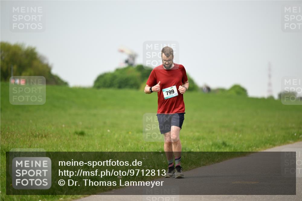 10.05.2026 - 8. Wedeler Halbmarathon Dr. Thomas Lammeyer http://msf.ph/oto/9712813 10.05.2026 12:10:30 Laufen 799 meine-sportfotos.de
