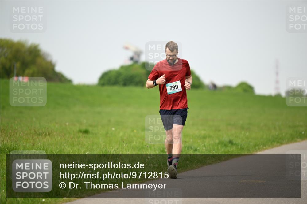 10.05.2026 - 8. Wedeler Halbmarathon Dr. Thomas Lammeyer http://msf.ph/oto/9712815 10.05.2026 12:10:30 Laufen 799 meine-sportfotos.de
