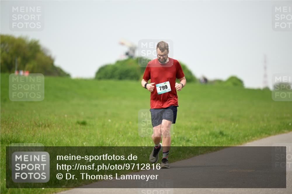 10.05.2026 - 8. Wedeler Halbmarathon Dr. Thomas Lammeyer http://msf.ph/oto/9712816 10.05.2026 12:10:30 Laufen 799 meine-sportfotos.de