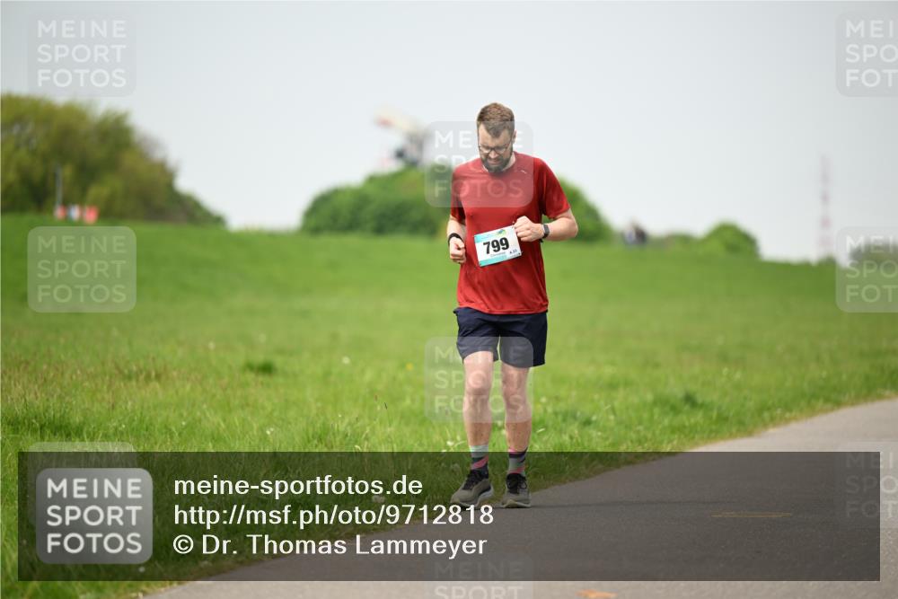 10.05.2026 - 8. Wedeler Halbmarathon Dr. Thomas Lammeyer http://msf.ph/oto/9712818 10.05.2026 12:10:30 Laufen 799 meine-sportfotos.de