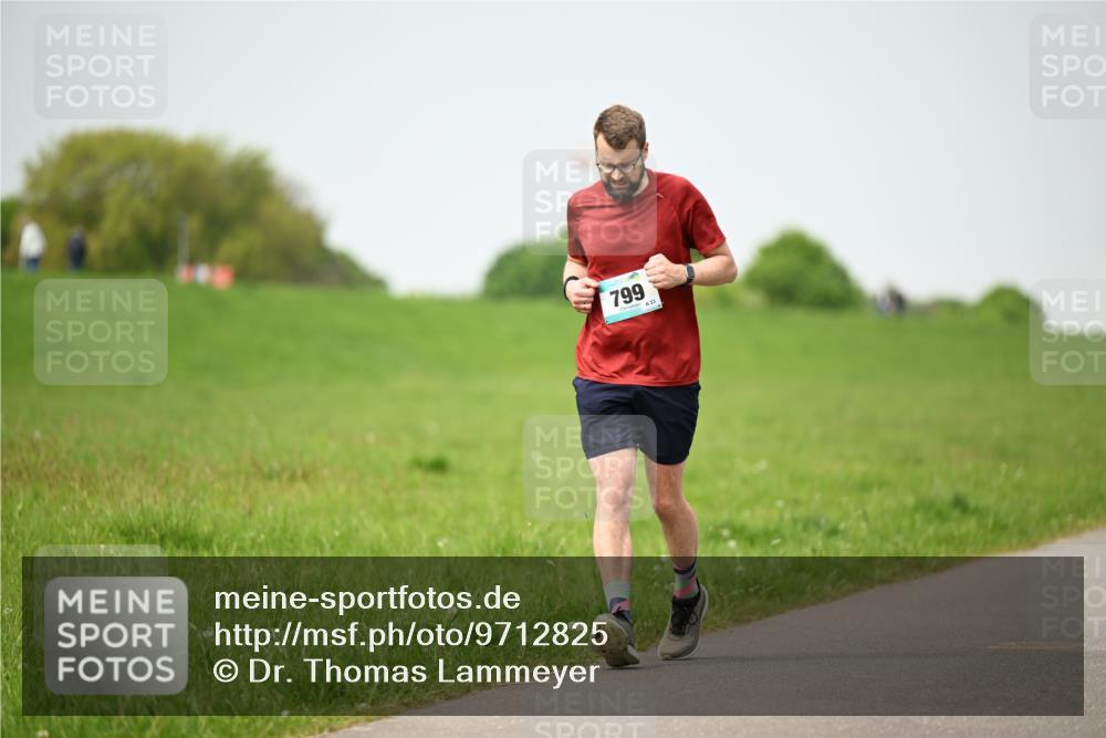 10.05.2026 - 8. Wedeler Halbmarathon Dr. Thomas Lammeyer http://msf.ph/oto/9712825 10.05.2026 12:10:31 Laufen 799 meine-sportfotos.de