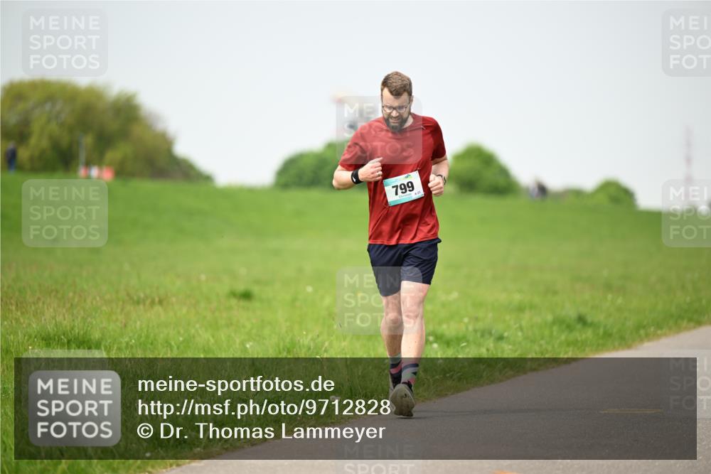 10.05.2026 - 8. Wedeler Halbmarathon Dr. Thomas Lammeyer http://msf.ph/oto/9712828 10.05.2026 12:10:31 Laufen 799 meine-sportfotos.de
