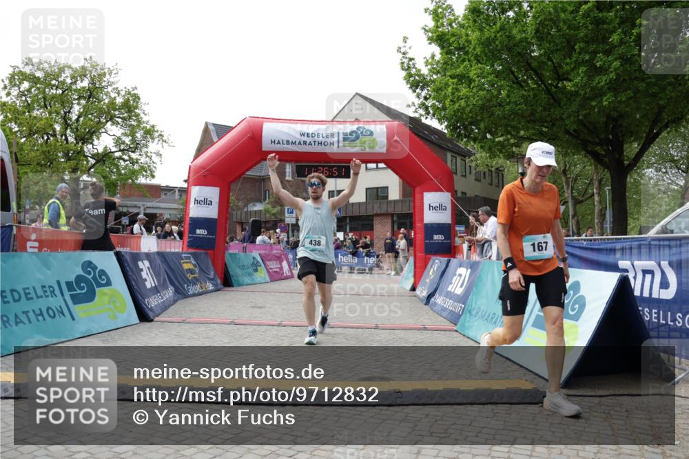 10.05.2026 - 8. Wedeler Halbmarathon Yannick Fuchs http://msf.ph/oto/9712832 10.05.2026 11:26:49 Ziel 167, 438, 989 meine-sportfotos.de