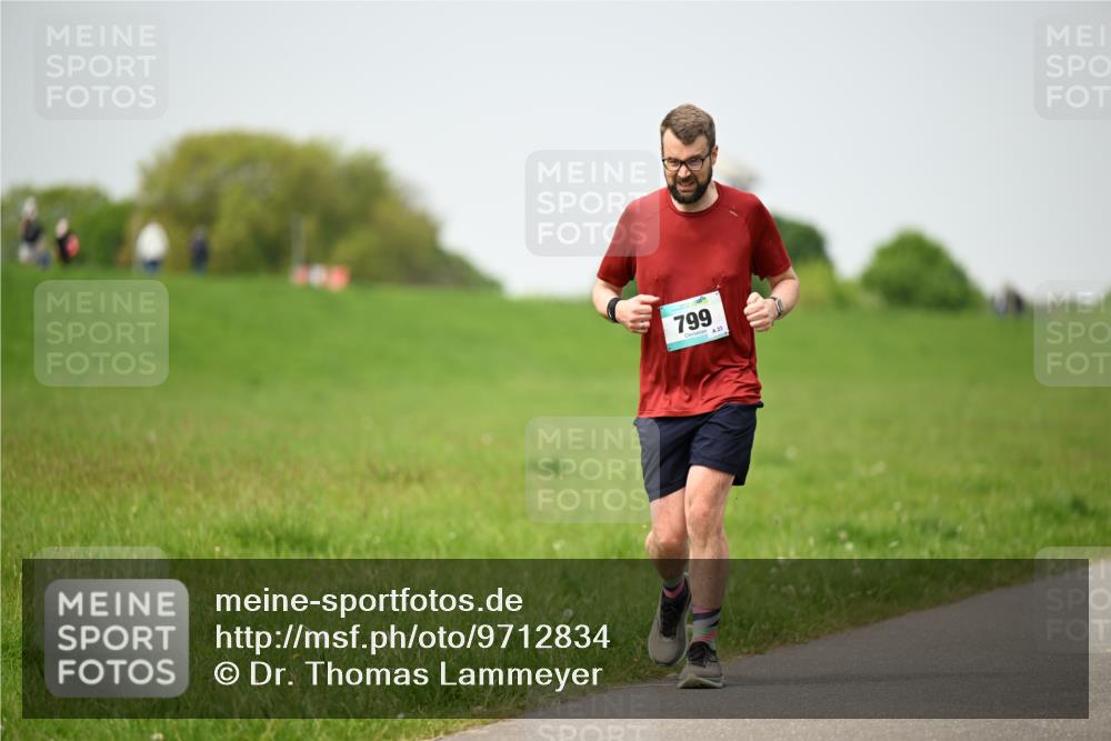 10.05.2026 - 8. Wedeler Halbmarathon Dr. Thomas Lammeyer http://msf.ph/oto/9712834 10.05.2026 12:10:32 Laufen 799 meine-sportfotos.de