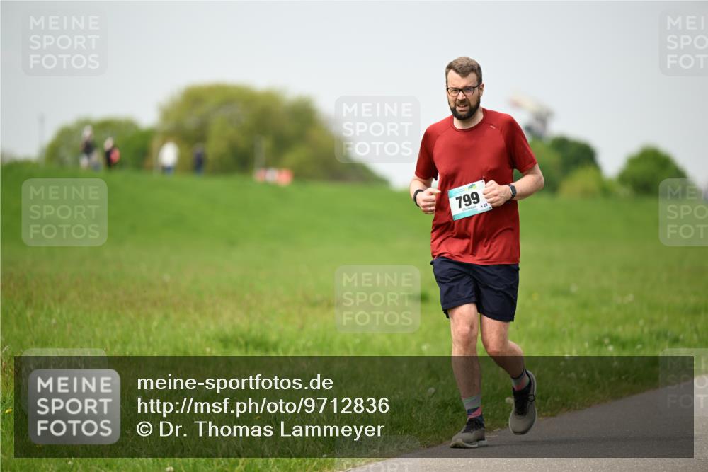 10.05.2026 - 8. Wedeler Halbmarathon Dr. Thomas Lammeyer http://msf.ph/oto/9712836 10.05.2026 12:10:32 Laufen 799 meine-sportfotos.de