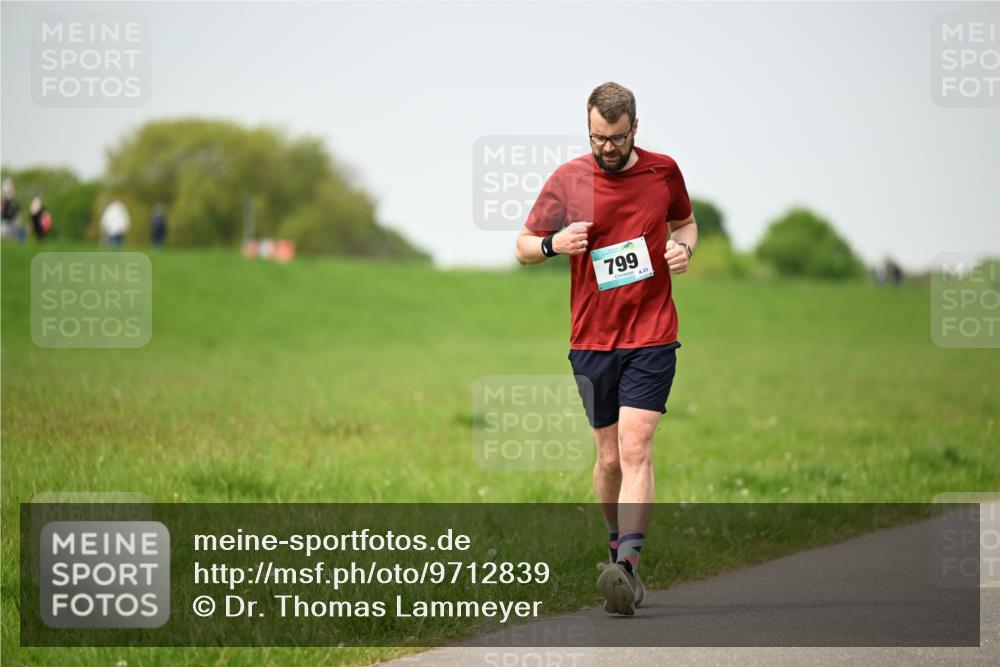 10.05.2026 - 8. Wedeler Halbmarathon Dr. Thomas Lammeyer http://msf.ph/oto/9712839 10.05.2026 12:10:31 Laufen 799 meine-sportfotos.de
