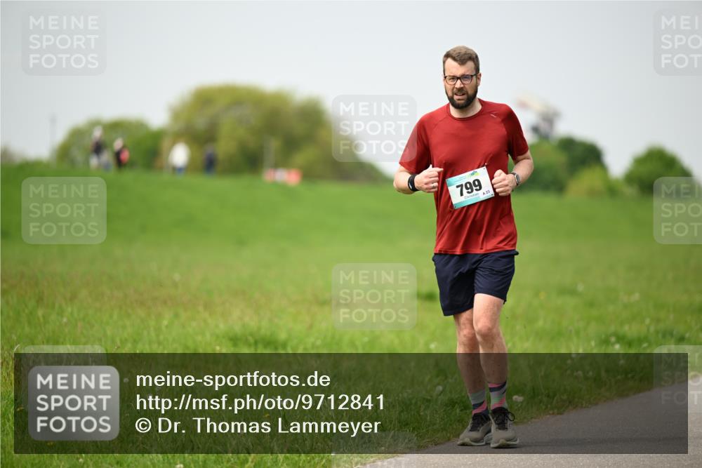 10.05.2026 - 8. Wedeler Halbmarathon Dr. Thomas Lammeyer http://msf.ph/oto/9712841 10.05.2026 12:10:32 Laufen 799 meine-sportfotos.de