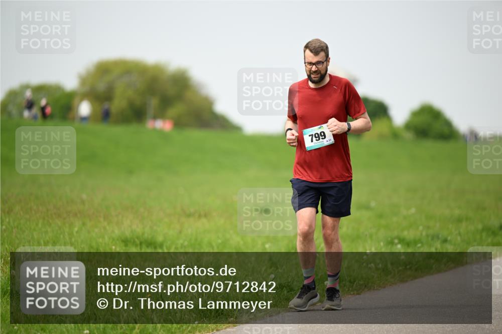 10.05.2026 - 8. Wedeler Halbmarathon Dr. Thomas Lammeyer http://msf.ph/oto/9712842 10.05.2026 12:10:32 Laufen 799 meine-sportfotos.de