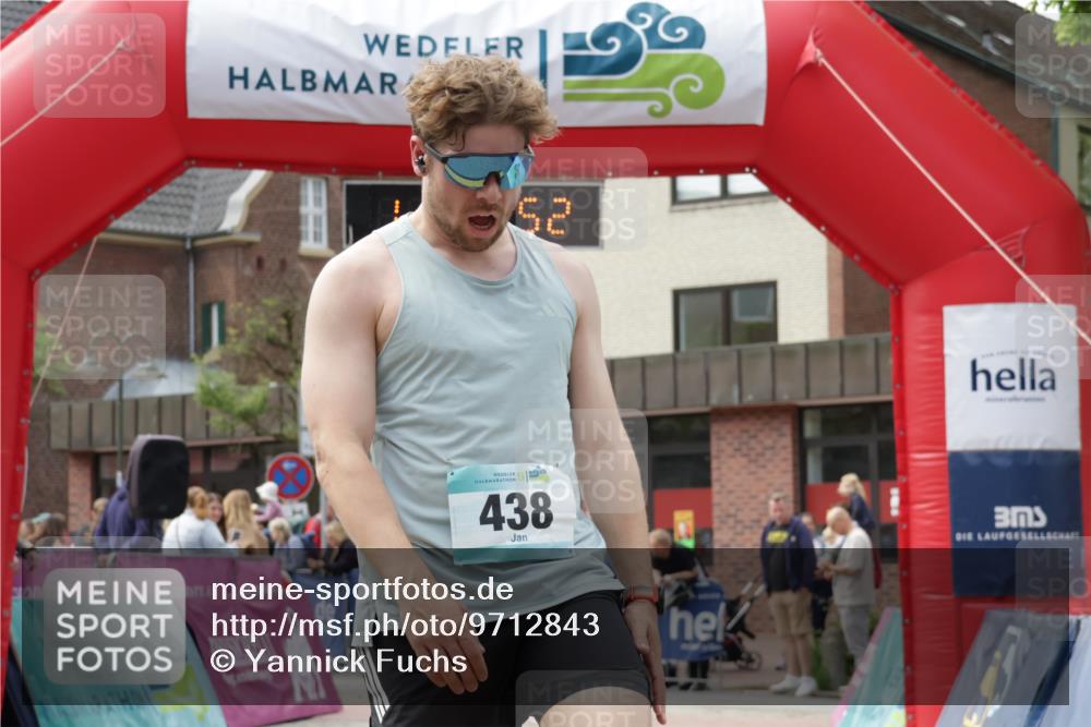 10.05.2026 - 8. Wedeler Halbmarathon Yannick Fuchs http://msf.ph/oto/9712843 10.05.2026 11:26:51 Ziel 167, 438, 989 meine-sportfotos.de