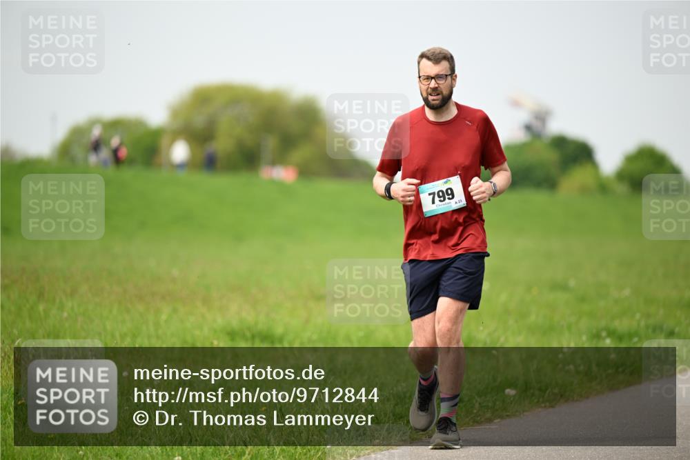 10.05.2026 - 8. Wedeler Halbmarathon Dr. Thomas Lammeyer http://msf.ph/oto/9712844 10.05.2026 12:10:32 Laufen 799 meine-sportfotos.de
