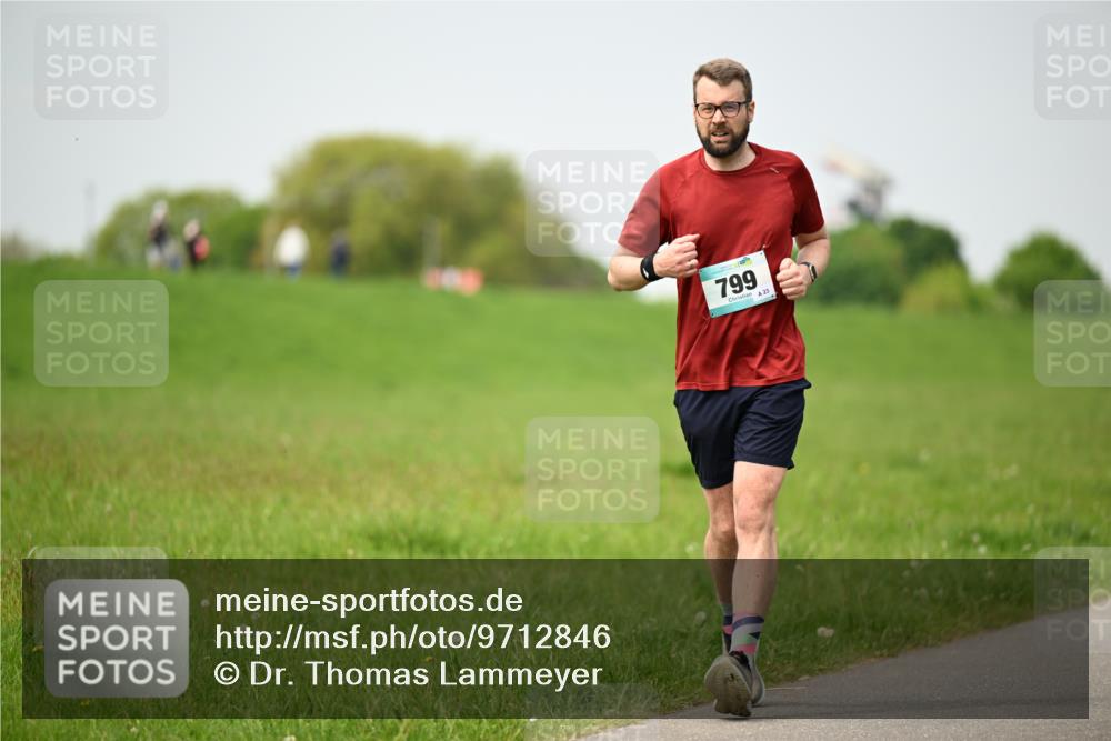 10.05.2026 - 8. Wedeler Halbmarathon Dr. Thomas Lammeyer http://msf.ph/oto/9712846 10.05.2026 12:10:32 Laufen 799 meine-sportfotos.de