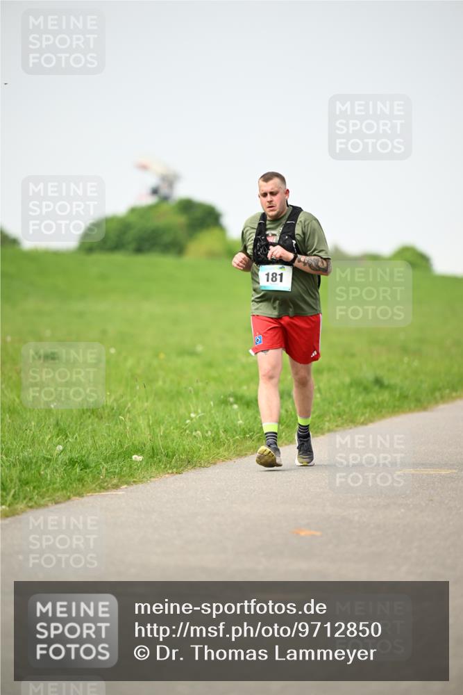 10.05.2026 - 8. Wedeler Halbmarathon Dr. Thomas Lammeyer http://msf.ph/oto/9712850 10.05.2026 12:10:47 Laufen 181 meine-sportfotos.de