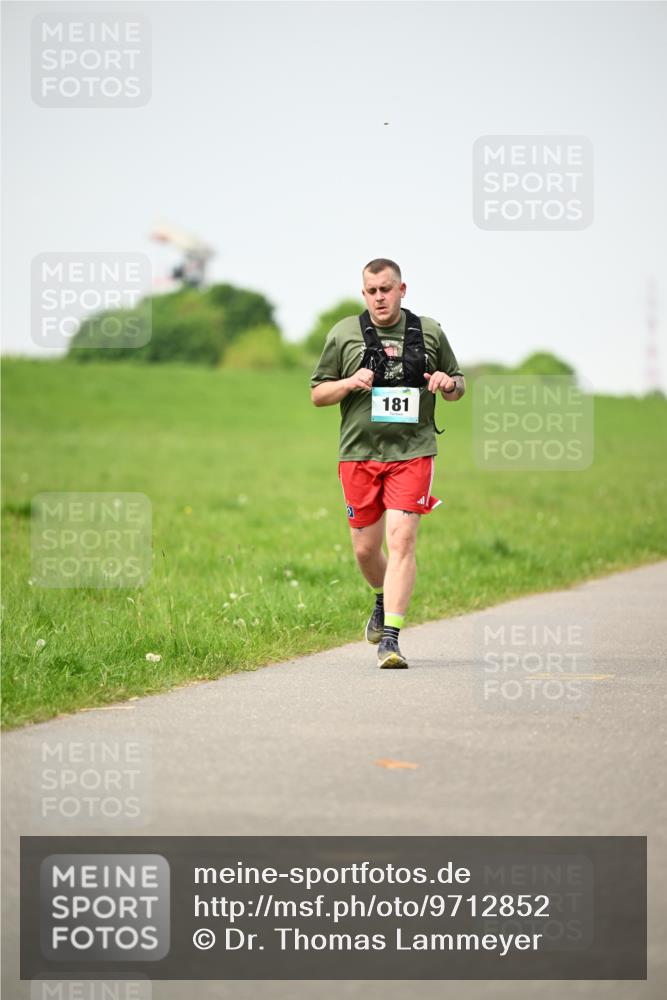 10.05.2026 - 8. Wedeler Halbmarathon Dr. Thomas Lammeyer http://msf.ph/oto/9712852 10.05.2026 12:10:46 Laufen 181 meine-sportfotos.de