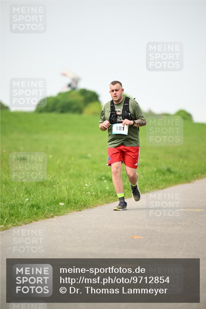 10.05.2026 - 8. Wedeler Halbmarathon Dr. Thomas Lammeyer http://msf.ph/oto/9712854 10.05.2026 12:10:47 Laufen  meine-sportfotos.de