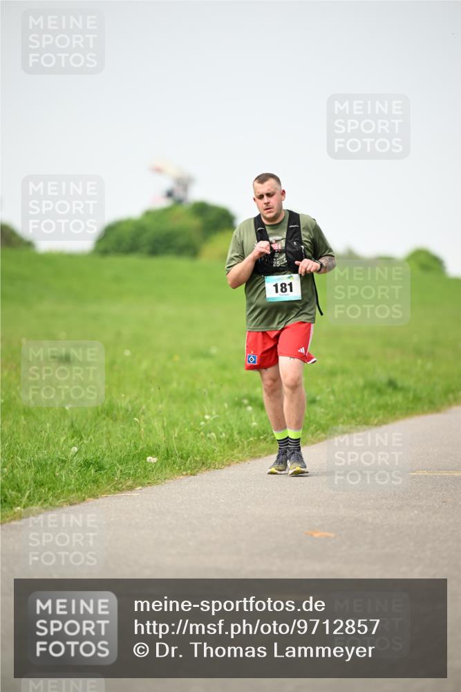 10.05.2026 - 8. Wedeler Halbmarathon Dr. Thomas Lammeyer http://msf.ph/oto/9712857 10.05.2026 12:10:47 Laufen 181 meine-sportfotos.de