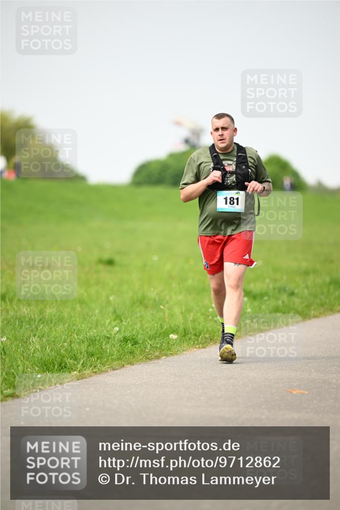 10.05.2026 - 8. Wedeler Halbmarathon Dr. Thomas Lammeyer http://msf.ph/oto/9712862 10.05.2026 12:10:48 Laufen 181 meine-sportfotos.de