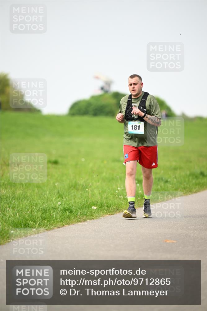 10.05.2026 - 8. Wedeler Halbmarathon Dr. Thomas Lammeyer http://msf.ph/oto/9712865 10.05.2026 12:10:47 Laufen 181 meine-sportfotos.de