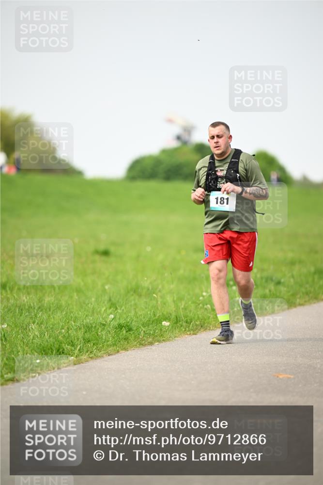 10.05.2026 - 8. Wedeler Halbmarathon Dr. Thomas Lammeyer http://msf.ph/oto/9712866 10.05.2026 12:10:47 Laufen 181 meine-sportfotos.de