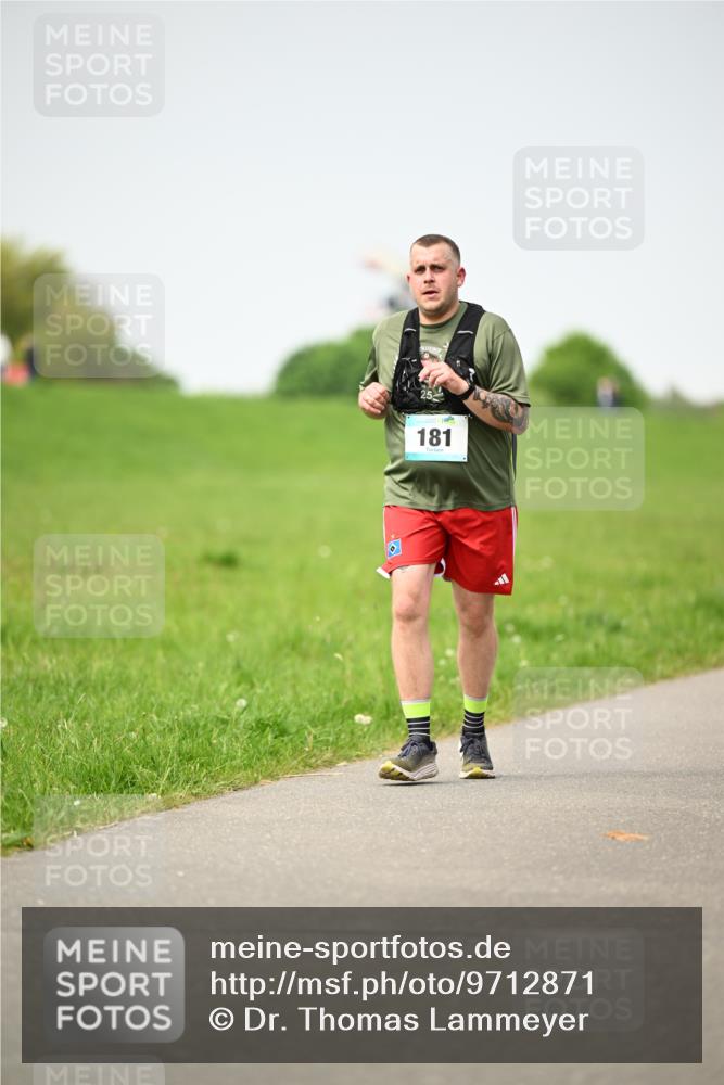 10.05.2026 - 8. Wedeler Halbmarathon Dr. Thomas Lammeyer http://msf.ph/oto/9712871 10.05.2026 12:10:48 Laufen 181 meine-sportfotos.de