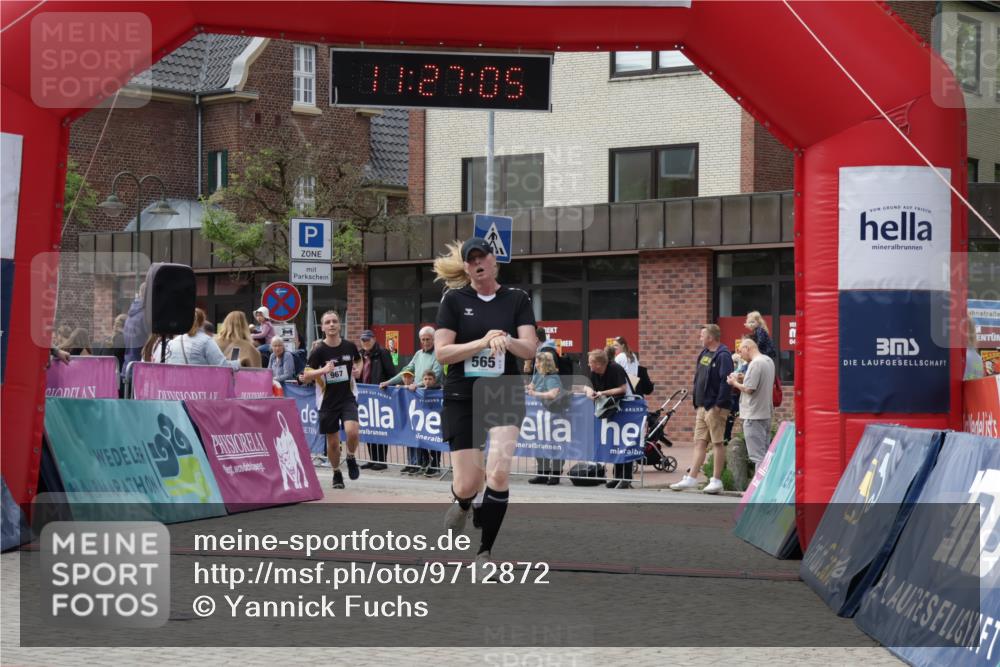 10.05.2026 - 8. Wedeler Halbmarathon Yannick Fuchs http://msf.ph/oto/9712872 10.05.2026 11:27:04 Ziel 60, 565, 967 meine-sportfotos.de
