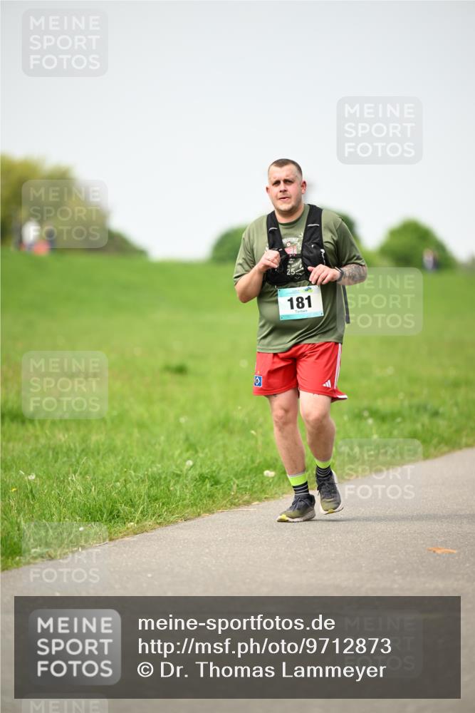 10.05.2026 - 8. Wedeler Halbmarathon Dr. Thomas Lammeyer http://msf.ph/oto/9712873 10.05.2026 12:10:48 Laufen 181 meine-sportfotos.de