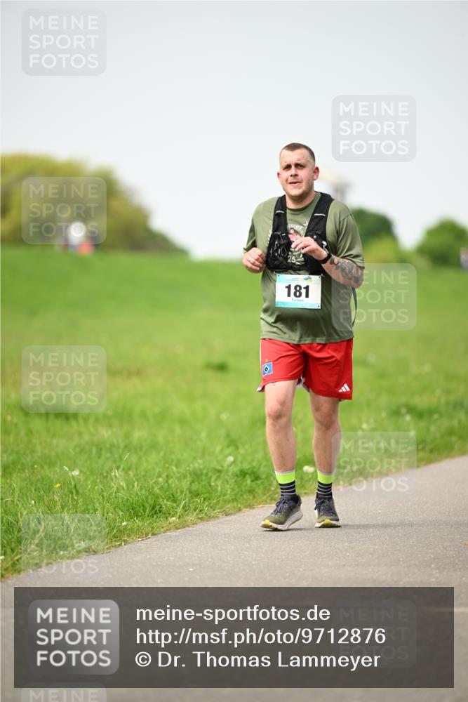 10.05.2026 - 8. Wedeler Halbmarathon Dr. Thomas Lammeyer http://msf.ph/oto/9712876 10.05.2026 12:10:49 Laufen 181 meine-sportfotos.de
