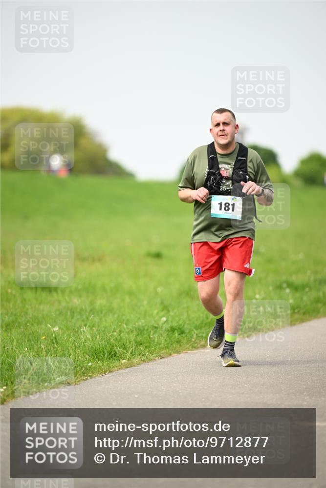 10.05.2026 - 8. Wedeler Halbmarathon Dr. Thomas Lammeyer http://msf.ph/oto/9712877 10.05.2026 12:10:48 Laufen 181 meine-sportfotos.de