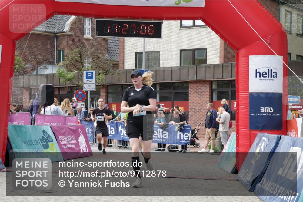 10.05.2026 - 8. Wedeler Halbmarathon Yannick Fuchs http://msf.ph/oto/9712878 10.05.2026 11:27:04 Ziel 60, 565, 967 meine-sportfotos.de