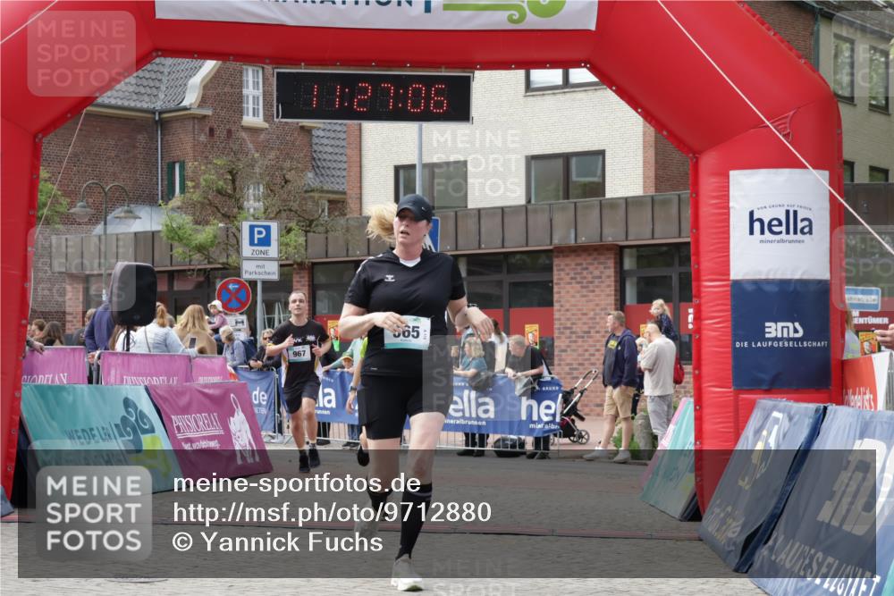 10.05.2026 - 8. Wedeler Halbmarathon Yannick Fuchs http://msf.ph/oto/9712880 10.05.2026 11:27:04 Ziel 60, 565, 967 meine-sportfotos.de