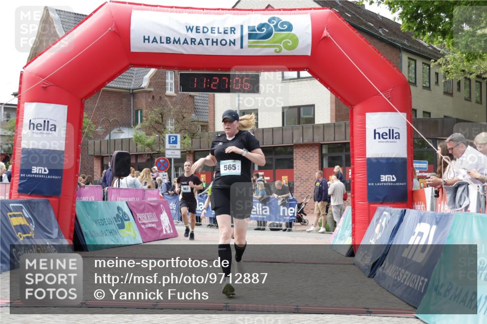10.05.2026 - 8. Wedeler Halbmarathon Yannick Fuchs http://msf.ph/oto/9712887 10.05.2026 11:27:05 Ziel 60, 565, 967 meine-sportfotos.de