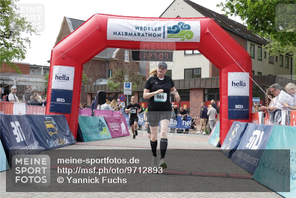 10.05.2026 - 8. Wedeler Halbmarathon Yannick Fuchs http://msf.ph/oto/9712893 10.05.2026 11:27:05 Ziel 60, 565, 967 meine-sportfotos.de