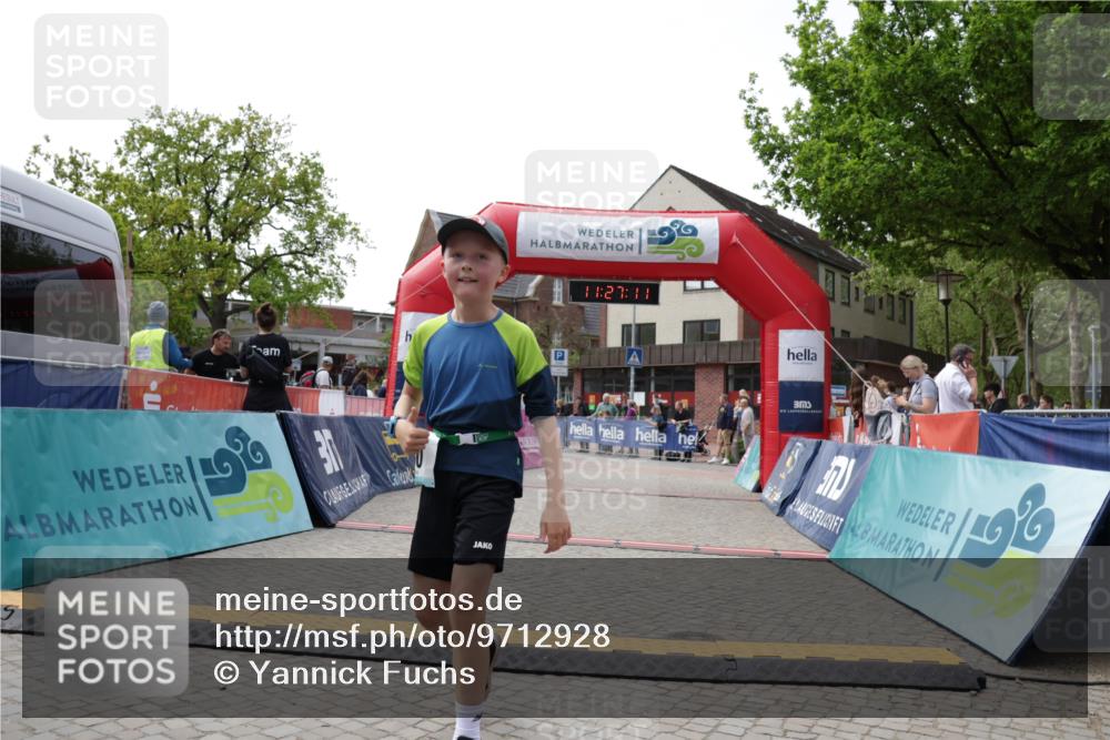 10.05.2026 - 8. Wedeler Halbmarathon Yannick Fuchs http://msf.ph/oto/9712928 10.05.2026 11:27:10 Ziel 60, 565, 967 meine-sportfotos.de