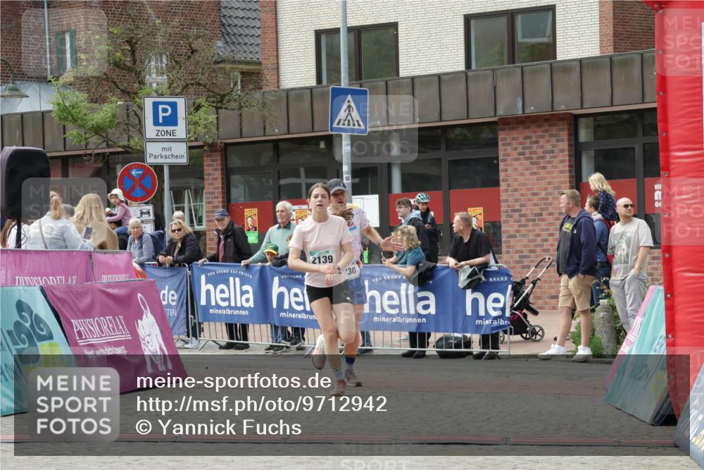 10.05.2026 - 8. Wedeler Halbmarathon Yannick Fuchs http://msf.ph/oto/9712942 10.05.2026 11:27:16 Ziel 230, 2139 meine-sportfotos.de